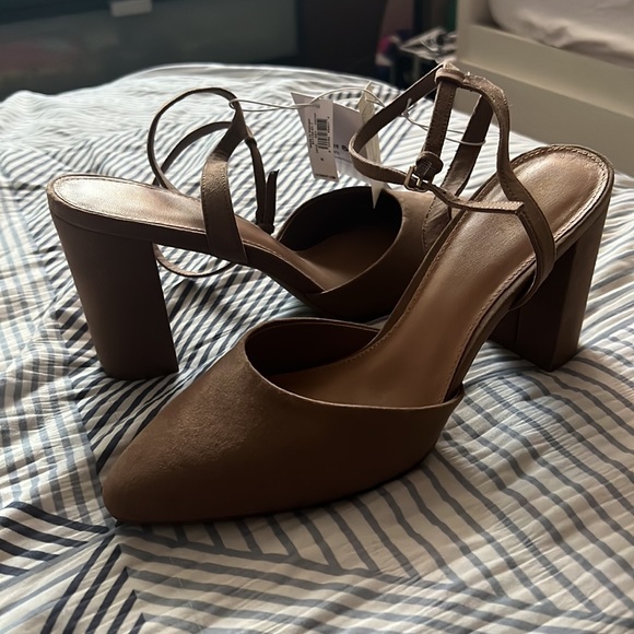 Brand new nude pointed toe heels - Picture 1 of 11